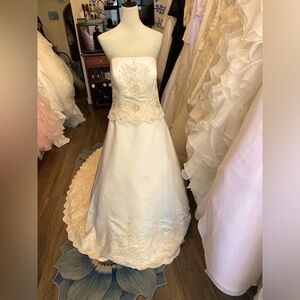 NWOT Oleg Cassini Wedding Dress